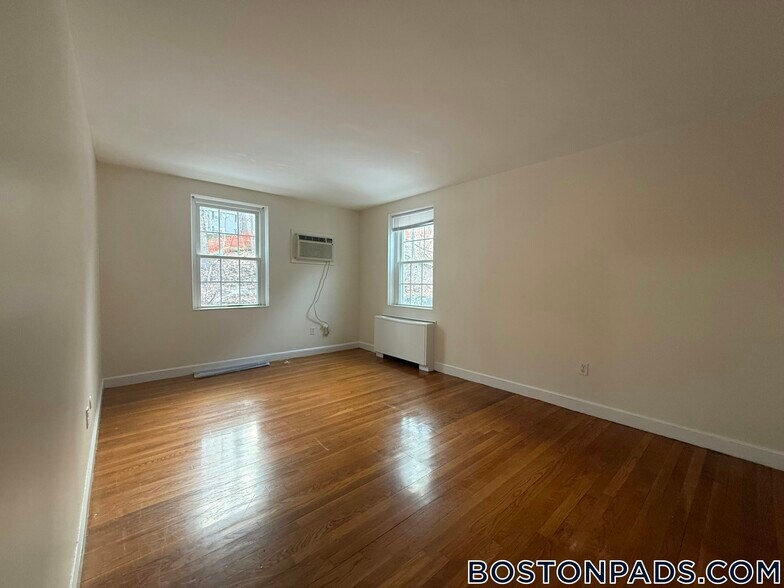 Building Photo - 17 Captain Parker Arms