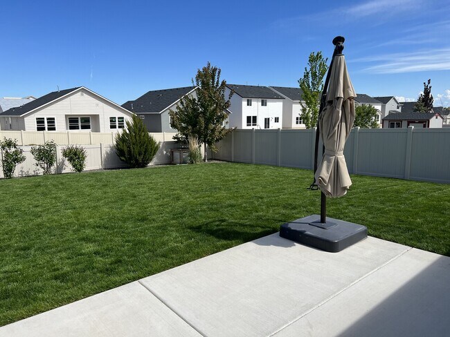 Building Photo - Elisha