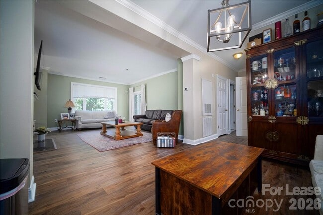 Building Photo - 5609 Fairview Rd