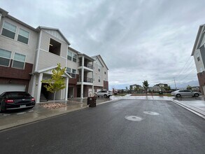 Building Photo - 573 N 360 W