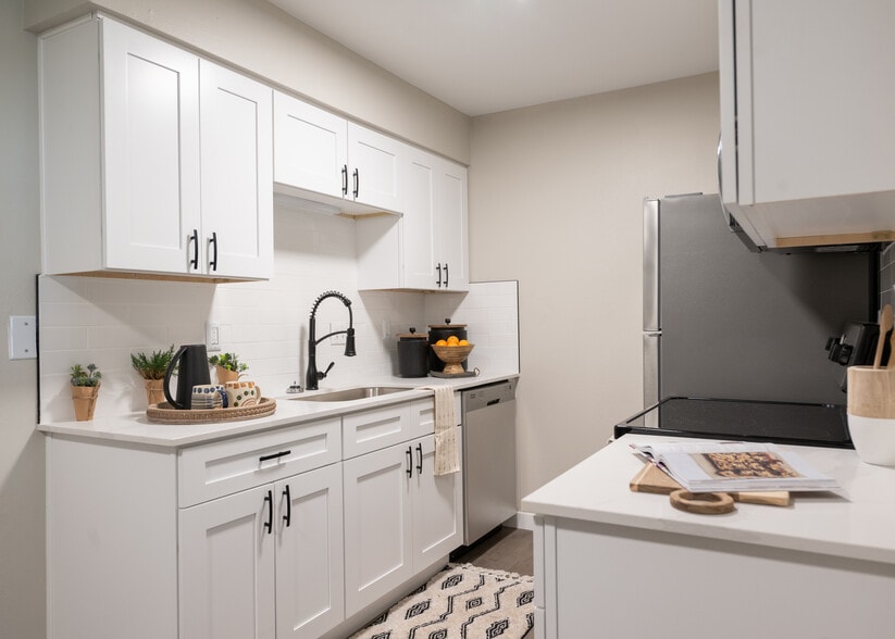 Primary Photo - Highpoint Creek Apartments