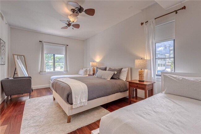 Building Photo - 1206 NE 1st St