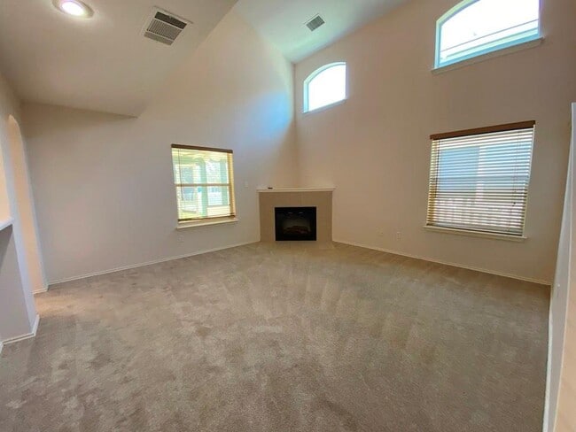 Building Photo - 145 Strawn