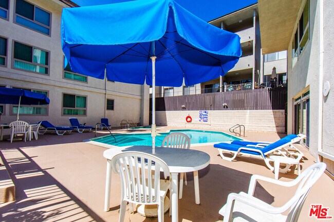 Building Photo - 6001 Canterbury Dr