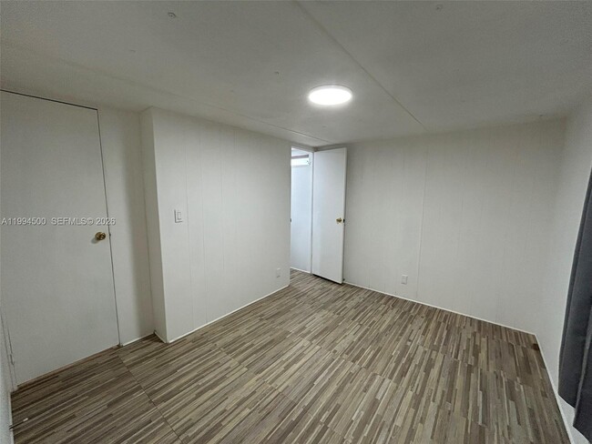 Building Photo - 11942 N Branch Rd