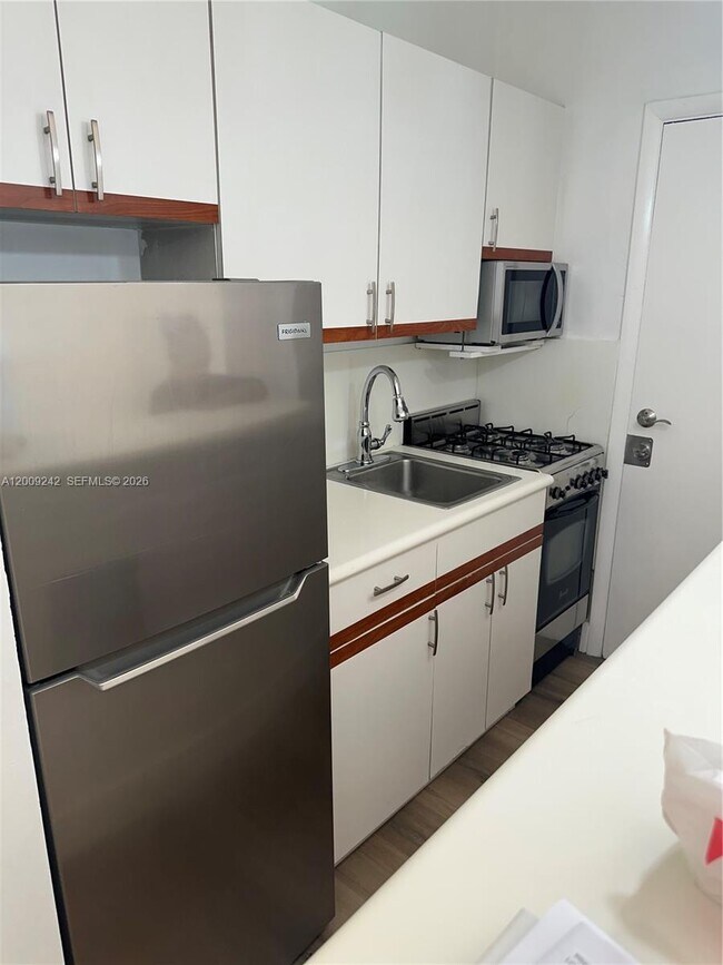Building Photo - 6310 SW 79th St