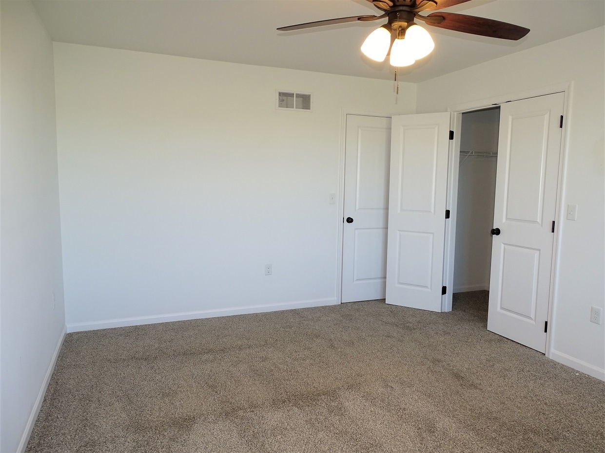 Building Photo - 229 Lakeside Xing