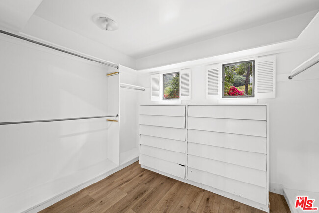 Building Photo - 1027 Acanto Pl