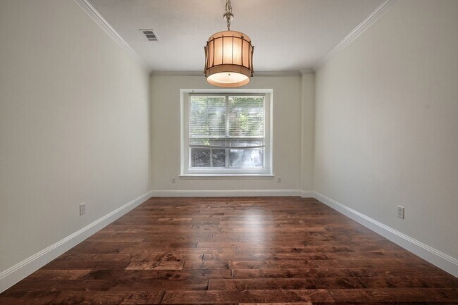 Building Photo - 812 Brookwater Dr