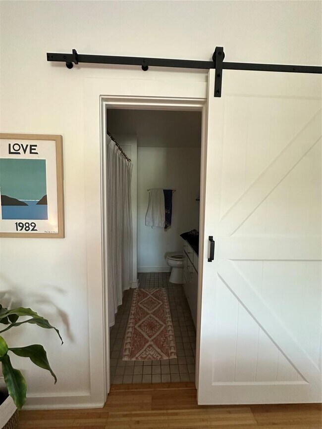 Building Photo - 2200 Dickson Dr