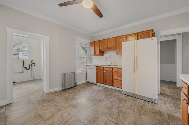 Building Photo - 245 Willetts Ave