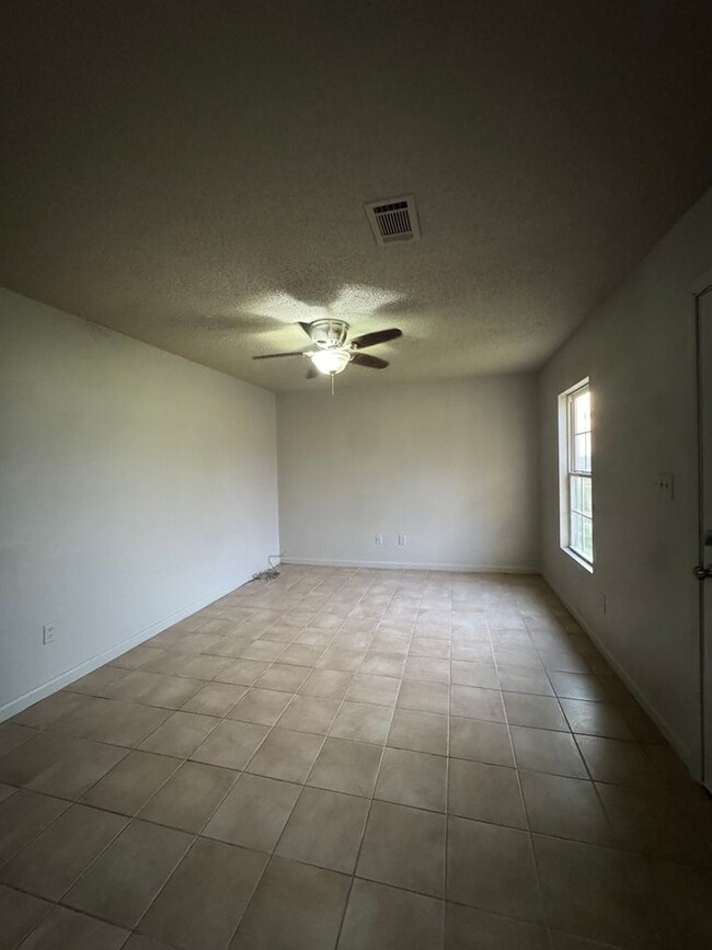 Building Photo - 2 Bed / 1 Bath Duplex in Weiner, AR