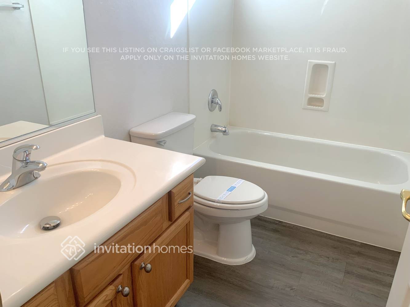 Building Photo - 3722 E Meadowview Dr