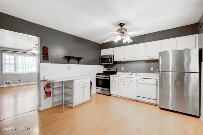 Building Photo - 604 Ezara Ct