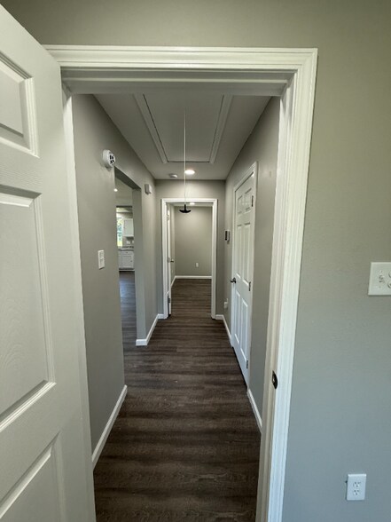 Building Photo - 10040 LA-44