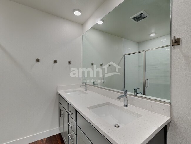 Building Photo - 7688 Mardale Ln