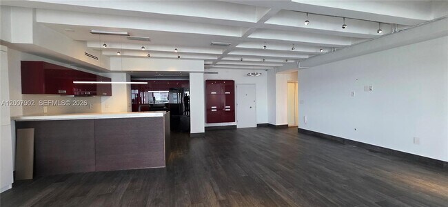 Building Photo - 5255 Collins Ave