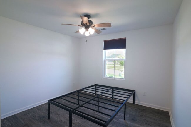 Building Photo - Upscale Home On Queens Mill Ct AVAILABLE NOW!