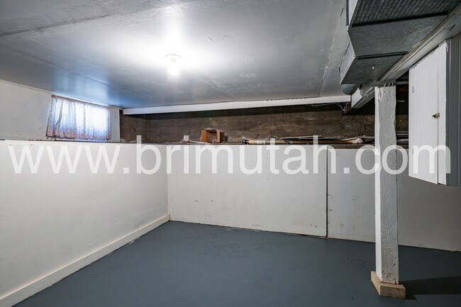Building Photo - 1655 E 900 S