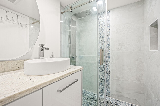 Building Photo - 525 N Ocean Blvd