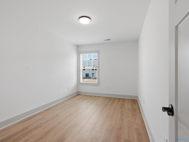 Building Photo - 8 Whispering Oak Dr SW