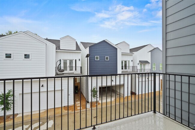 Building Photo - 107 Tolima Dove St