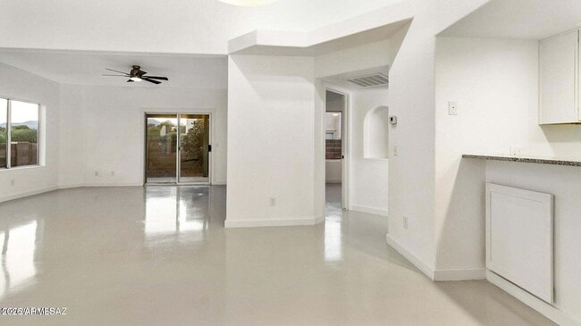 Building Photo - 574 Duchess Dr