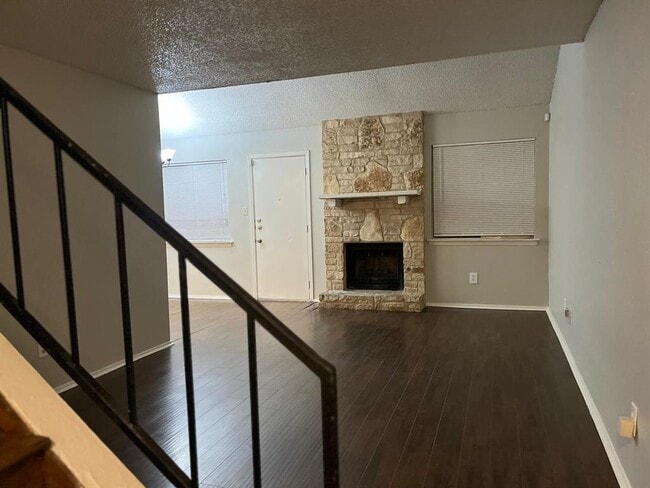 Building Photo - 1907 Townesouth Cir