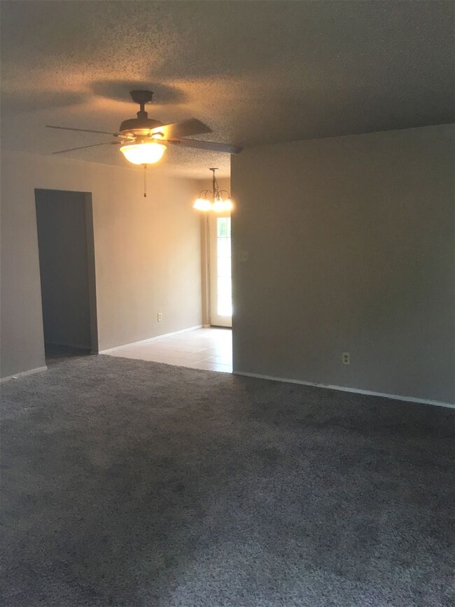 Building Photo - Southside Sanger