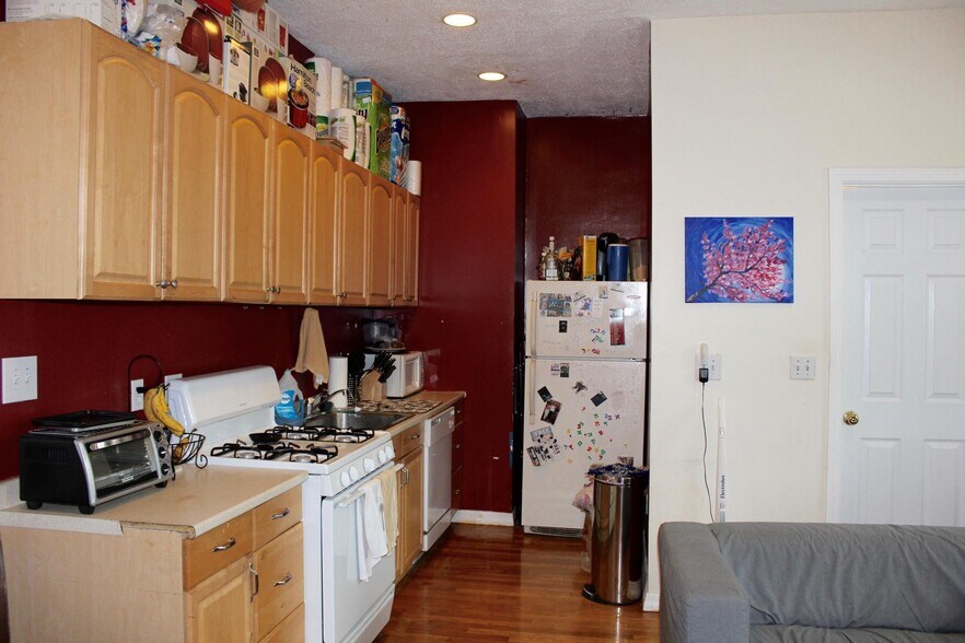 Building Photo - 461 Park Dr