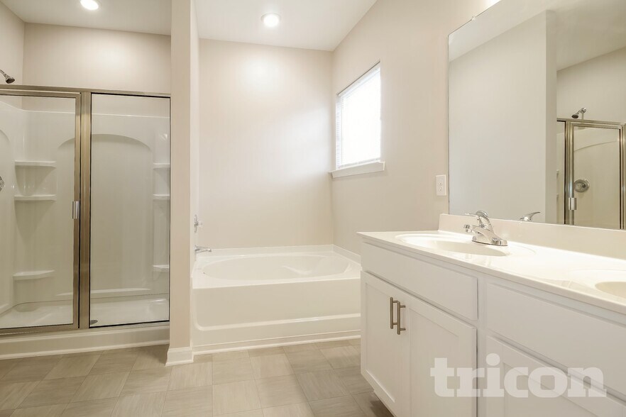 Building Photo - 453 All Seasons Dr