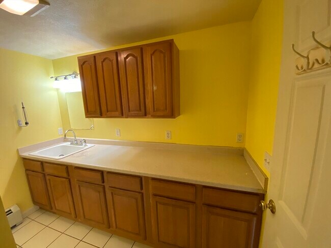 Building Photo - 74 Moore Ave