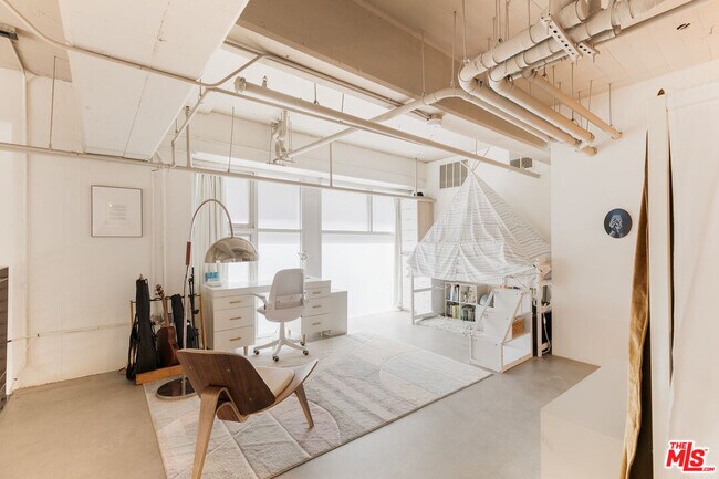Building Photo - 1130 Flower St