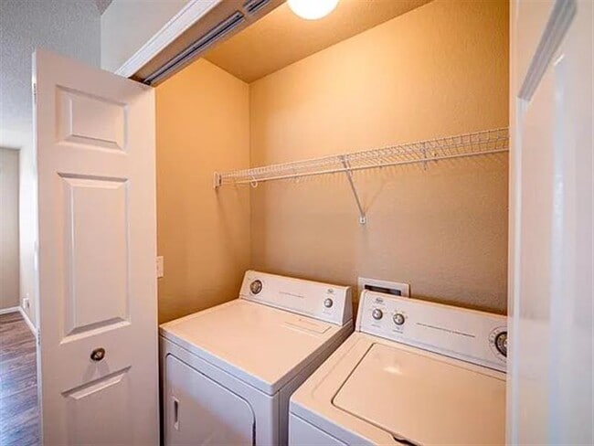 Building Photo - BEST CLASS