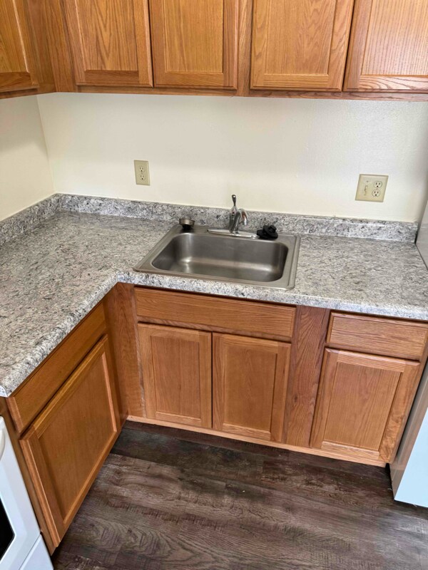 Building Photo - 454 W Dayton St