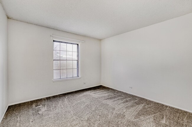 Building Photo - 2301 E Fremont Ave