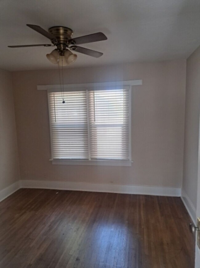 Building Photo - Dishman Hills 4 Bedroom 1 1/2 Bath Rancher