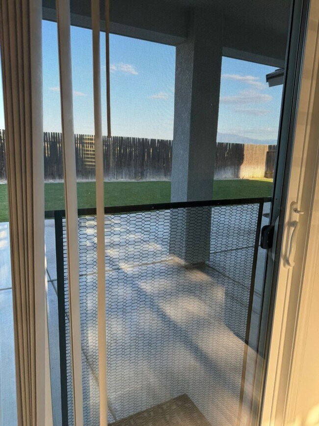 Building Photo - BEAUTIFUL 3 BEDROOM SINGLE FAMILY HOME