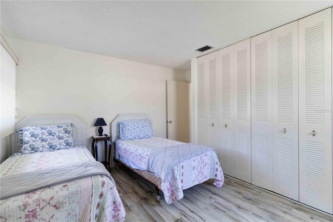 Building Photo - 6215 Green View Cir