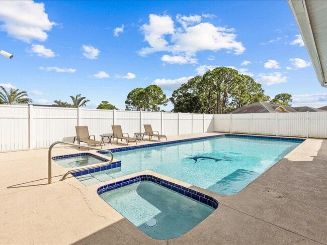 Building Photo - 1297 SE Floresta Dr