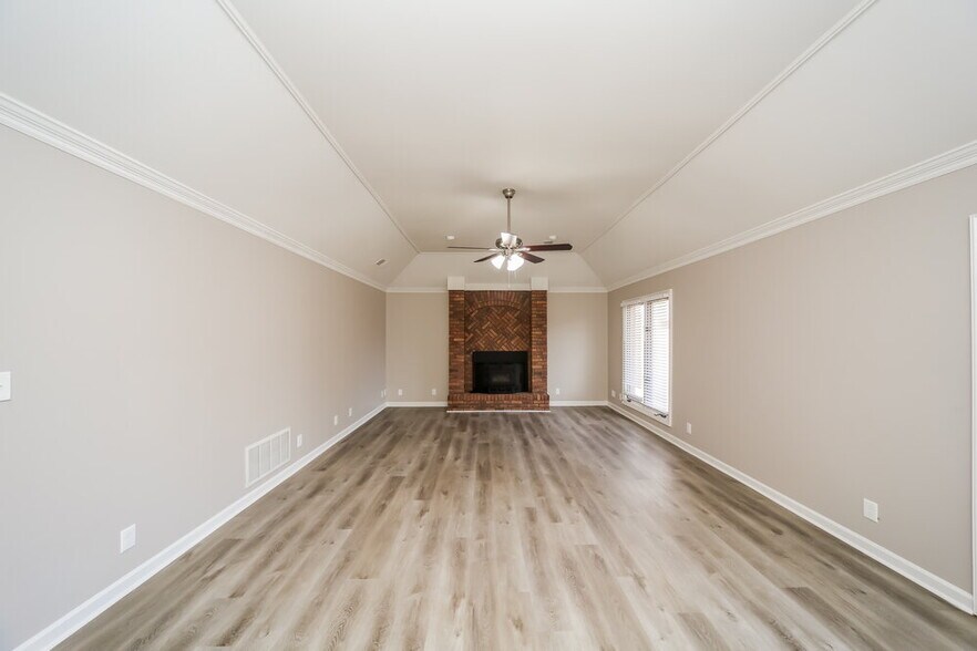 Building Photo - 6404 Evergreen Dr