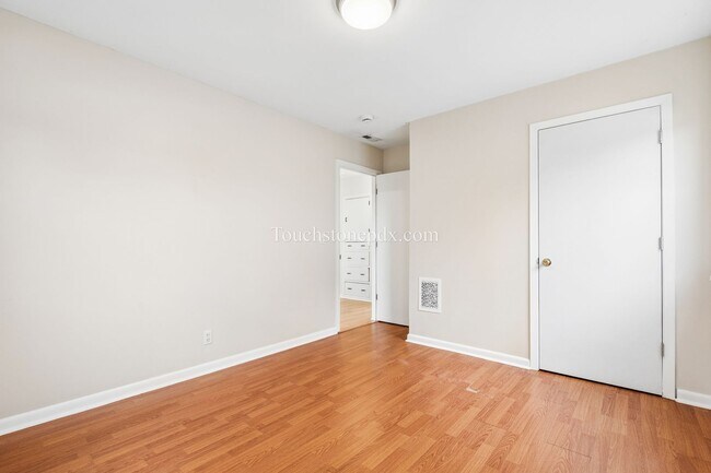 Building Photo - Updated NE Portland Home w/Fenced Yard and Upgrades!