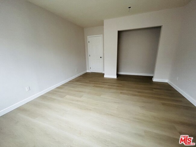 Building Photo - 2707 Kelburn Ave