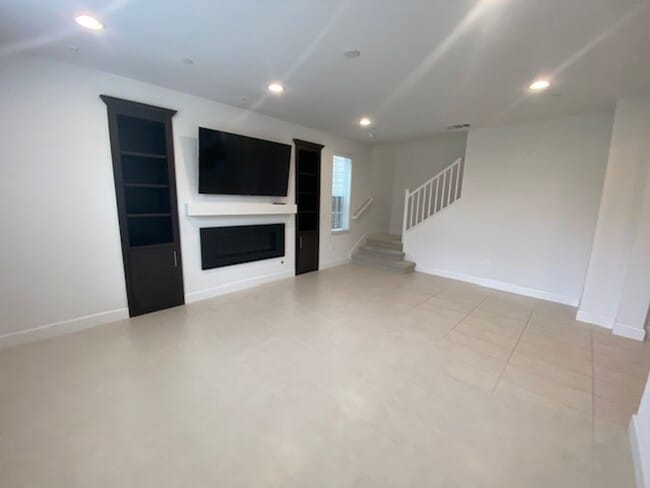 Building Photo - Beautiful Marina Home!