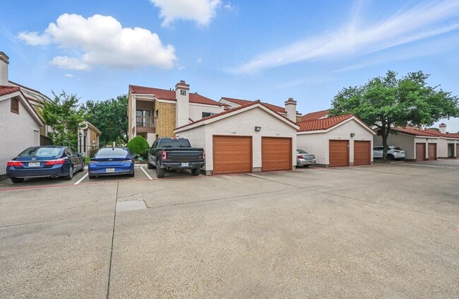 Building Photo - Beautiful 3 Bedroom Condo Overlooking The ...