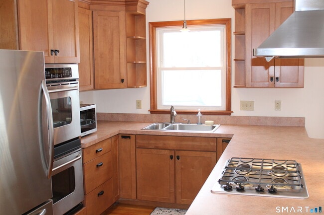 Building Photo - 14 Knollwood Dr