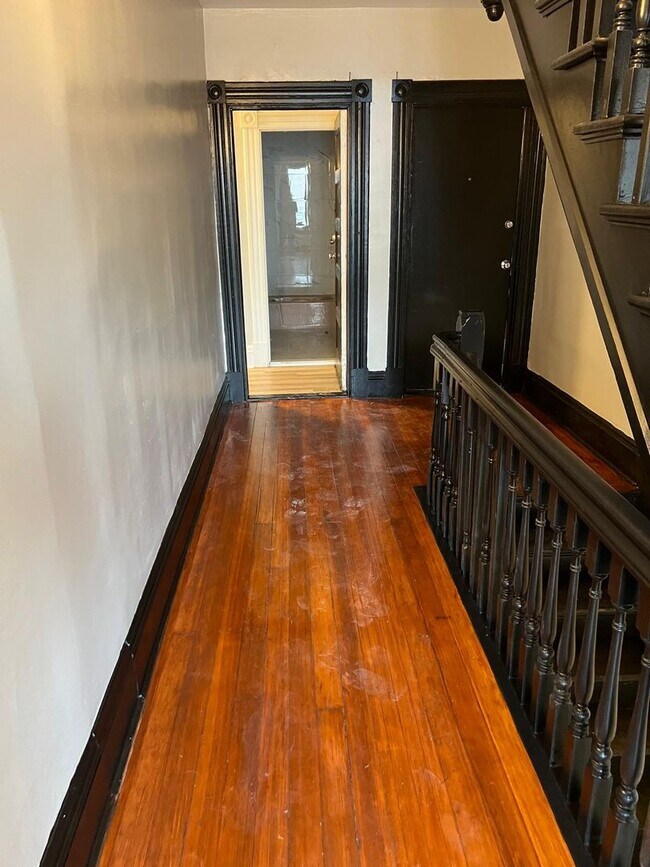 Building Photo - Newly Renovated 3 Bedroom Section 8 are We...