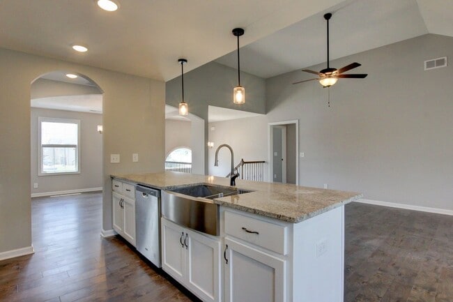 Building Photo - 1092 Barnhill Rd