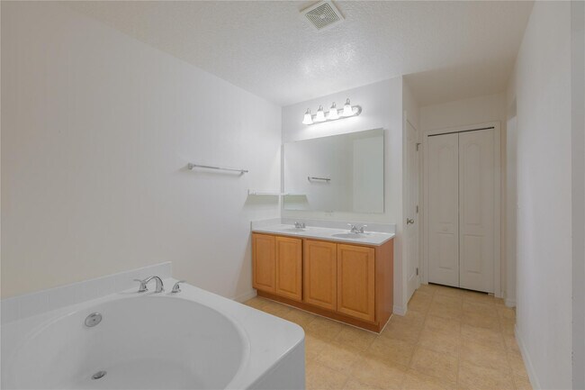 Building Photo - 6147 NW Butterfly Orchid Pl