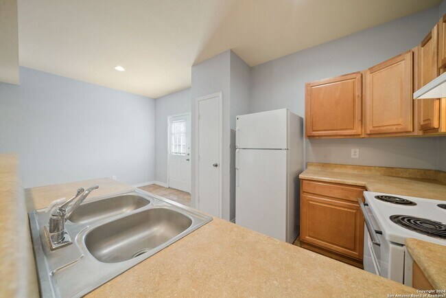 Building Photo - 3 Bedroom and 2.5 Bathroom located in The Gardens at The Summit Subdivision